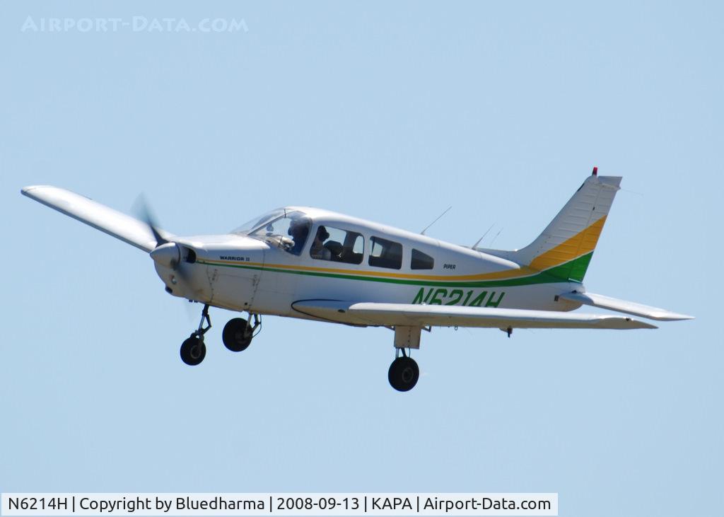 N6214H, 1977 Piper PA-28-161 C/N 28-7816236, Touch and Go on 35L.