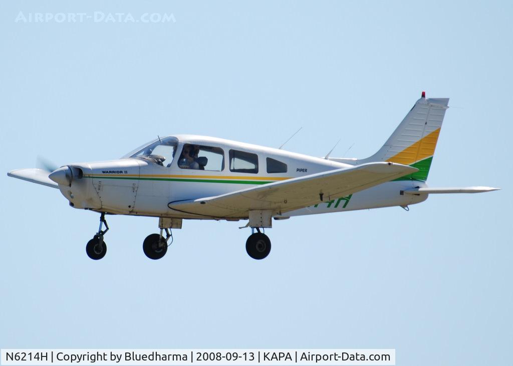 N6214H, 1977 Piper PA-28-161 C/N 28-7816236, Touch and Go on 35L.