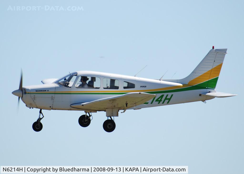 N6214H, 1977 Piper PA-28-161 C/N 28-7816236, Touch and Go on 35L.