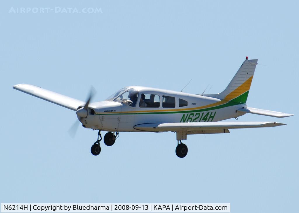 N6214H, 1977 Piper PA-28-161 C/N 28-7816236, Touch and Go on 35L.