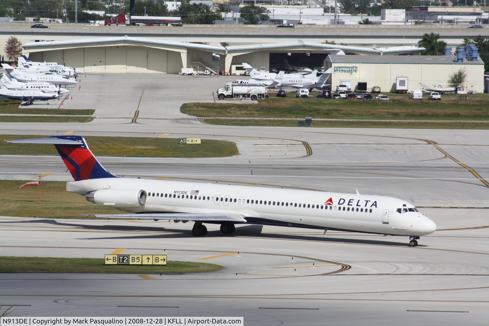 N913DE, 1993 McDonnell Douglas MD-88 C/N 49956, MD-88
