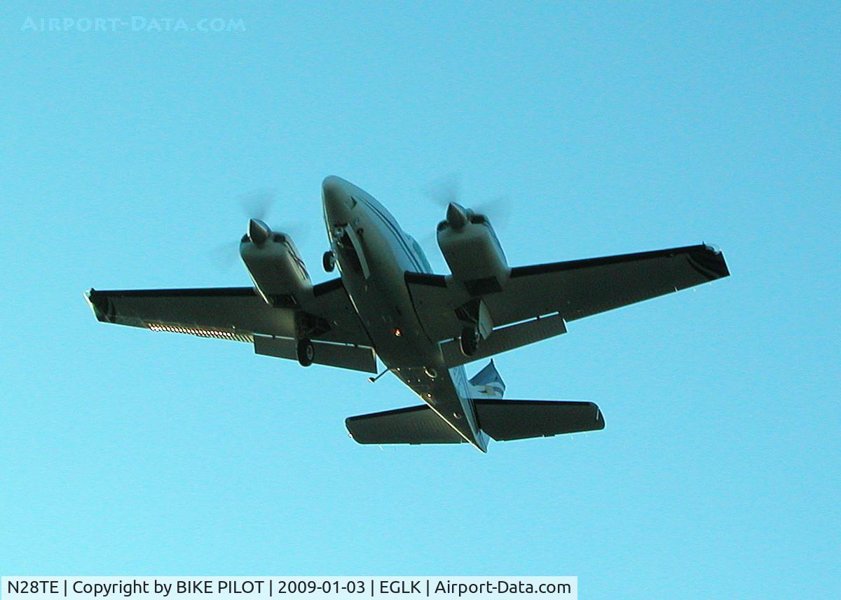 N28TE, 2000 Raytheon Aircraft Company 58 C/N TH-1951, FINALS FOR RWY 07