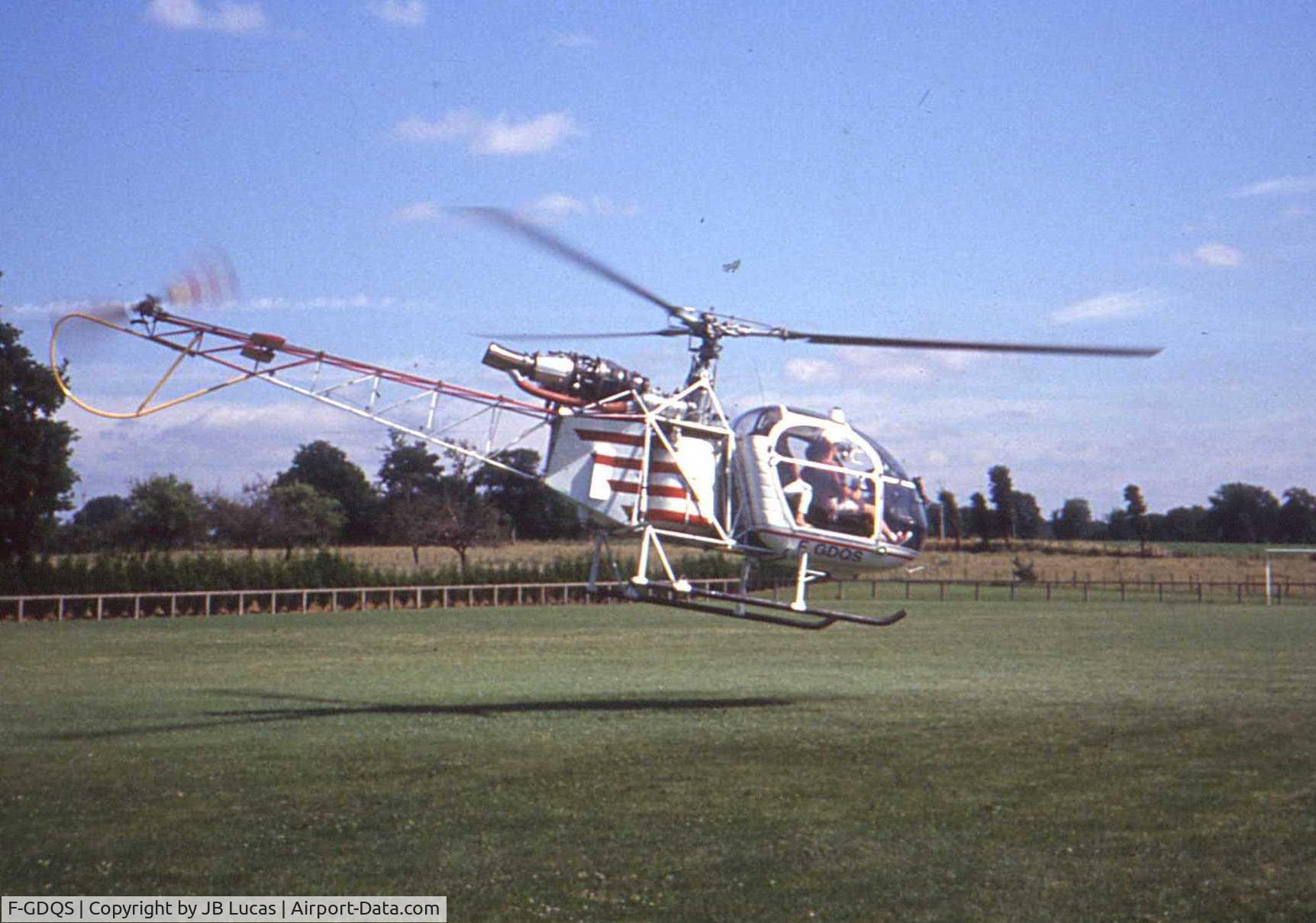 F-GDQS, Aerospatiale SA-318C Alouette II Astazou C/N 2186, F-DQS Taking off from soccer field near Rennes - France