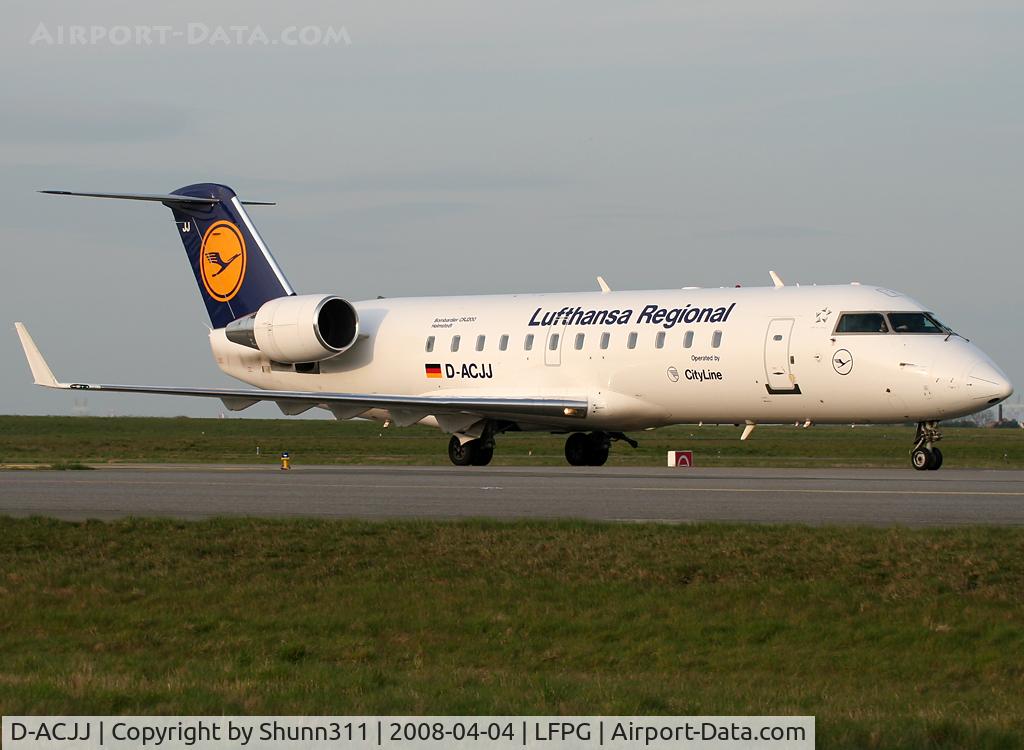 D-ACJJ, 1998 Canadair CRJ-100LR (CL-600-2B19) C/N 7298, Rolling to his gate...