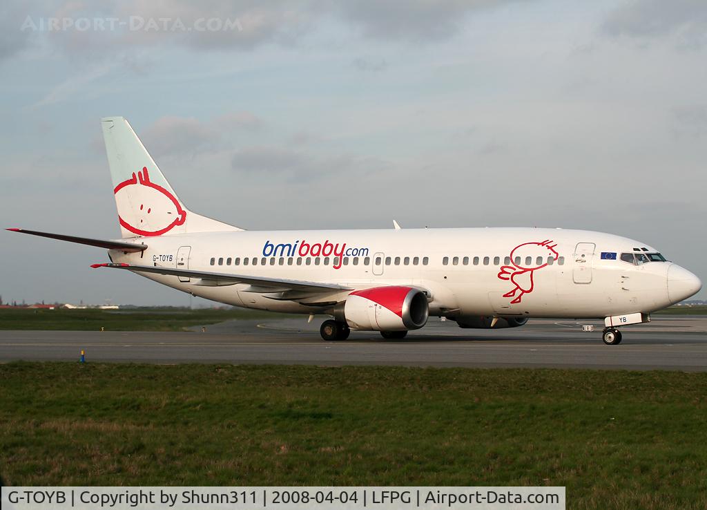 G-TOYB, 1994 Boeing 737-3Q8 C/N 26311, Rolling to his gate...