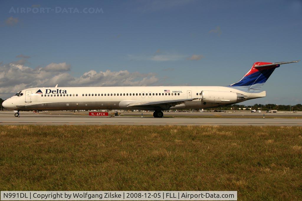 N991DL, 1991 McDonnell Douglas MD-88 C/N 53343, visitor
