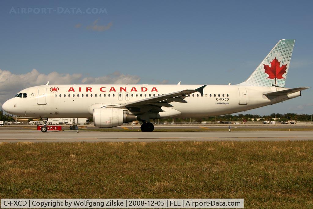 C-FXCD, 2003 Airbus A320-214 C/N 2018, visitor