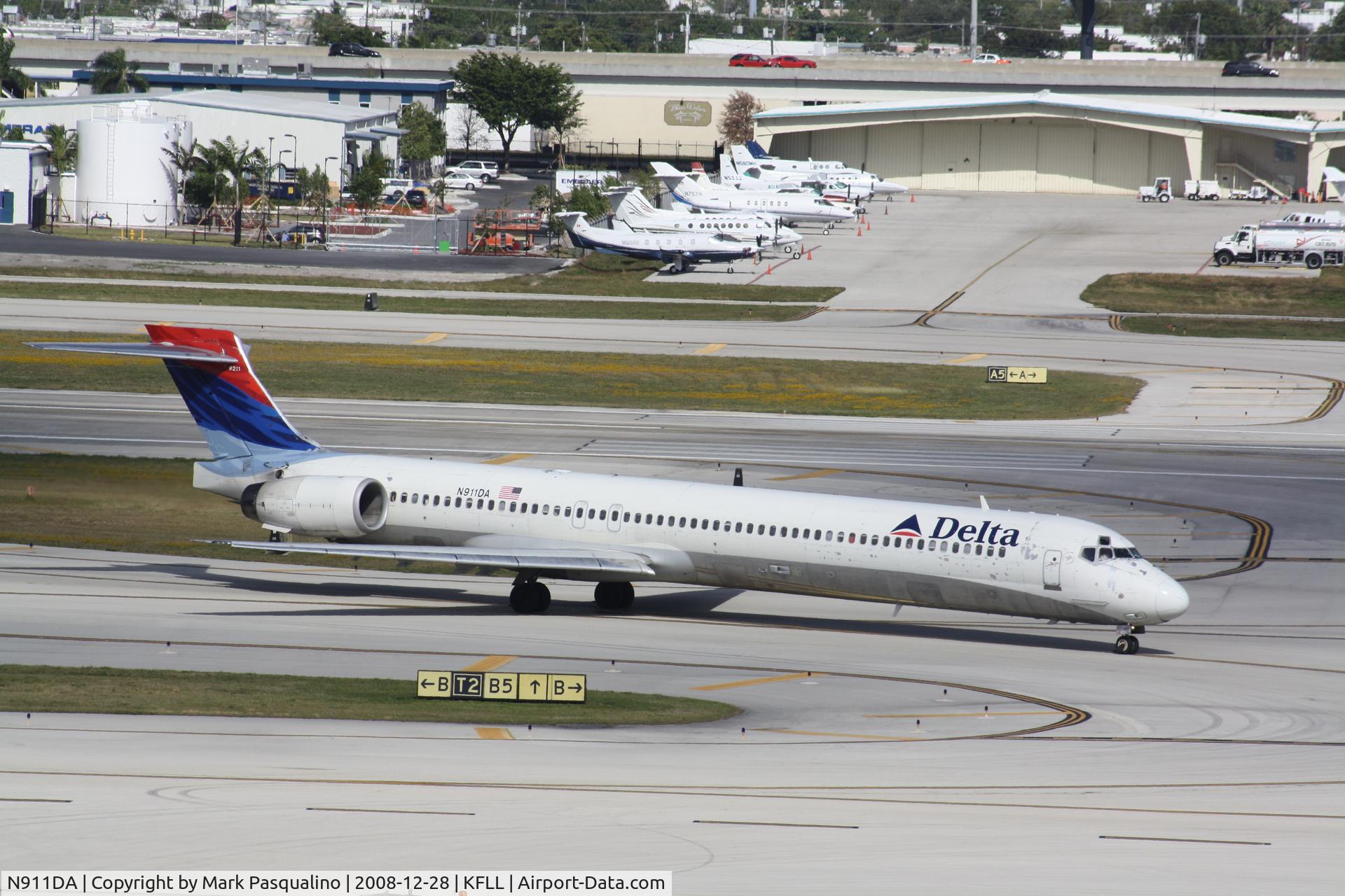 N911DA, 1995 McDonnell Douglas MD-90-30 C/N 53391, MD-90