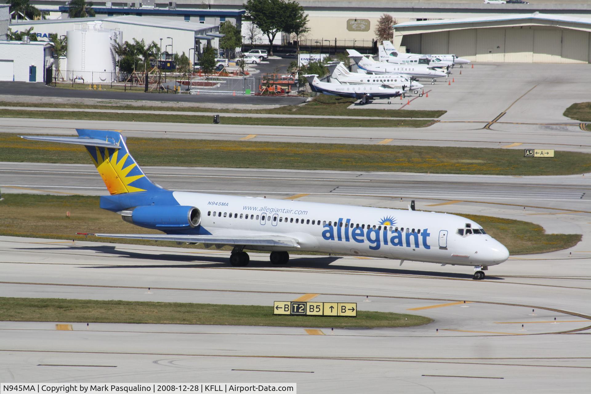 N945MA, 1988 McDonnell Douglas DC-9-87 C/N 49725, MD-87
