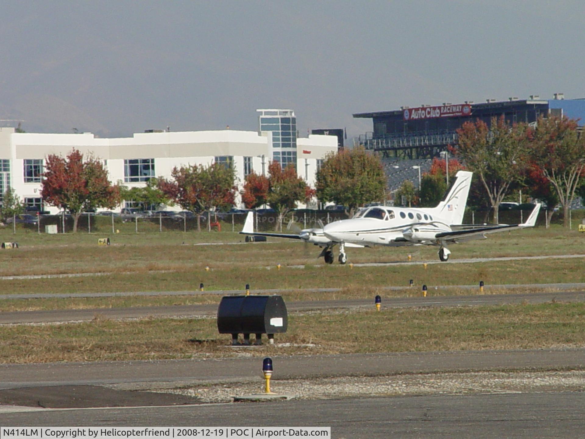 N414LM, 1980 Cessna 414A Chancellor C/N 414A0512, Rolling on take off