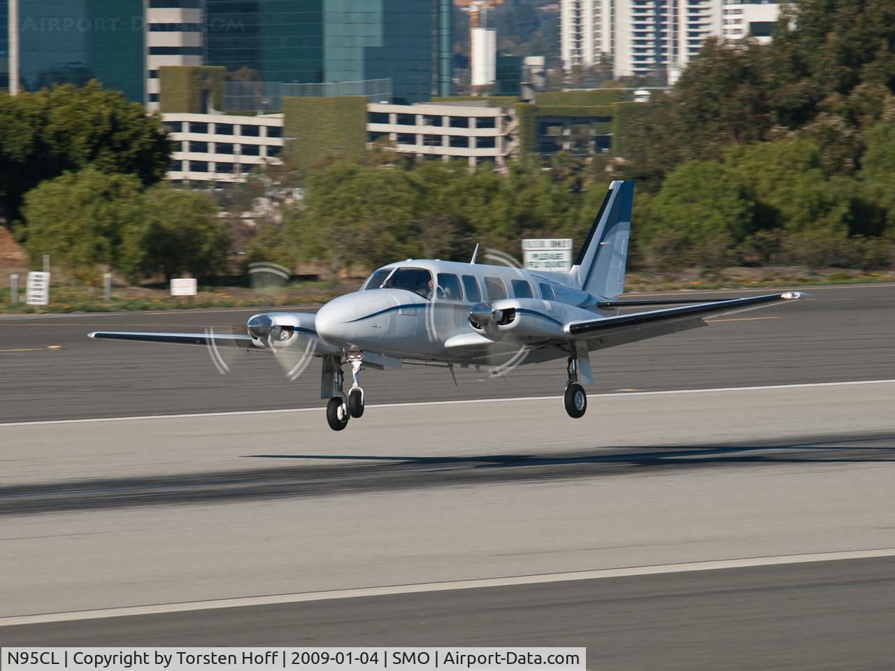N95CL, Piper PA-31-350 Chieftain C/N 31-7852010, N95CL arriving on RWY 21