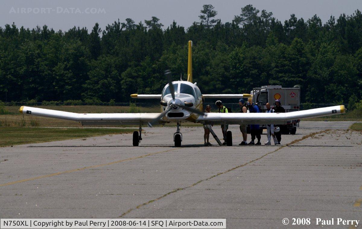 N750XL, 2004 Pacific Aerospace 750XL C/N 109, Lining up for boarding