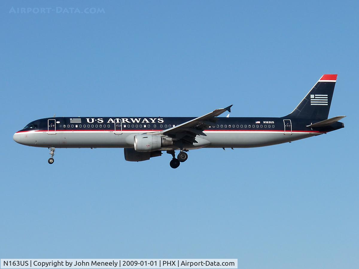 N163US, 2001 Airbus A321-211 C/N 1417, Short final for 25R