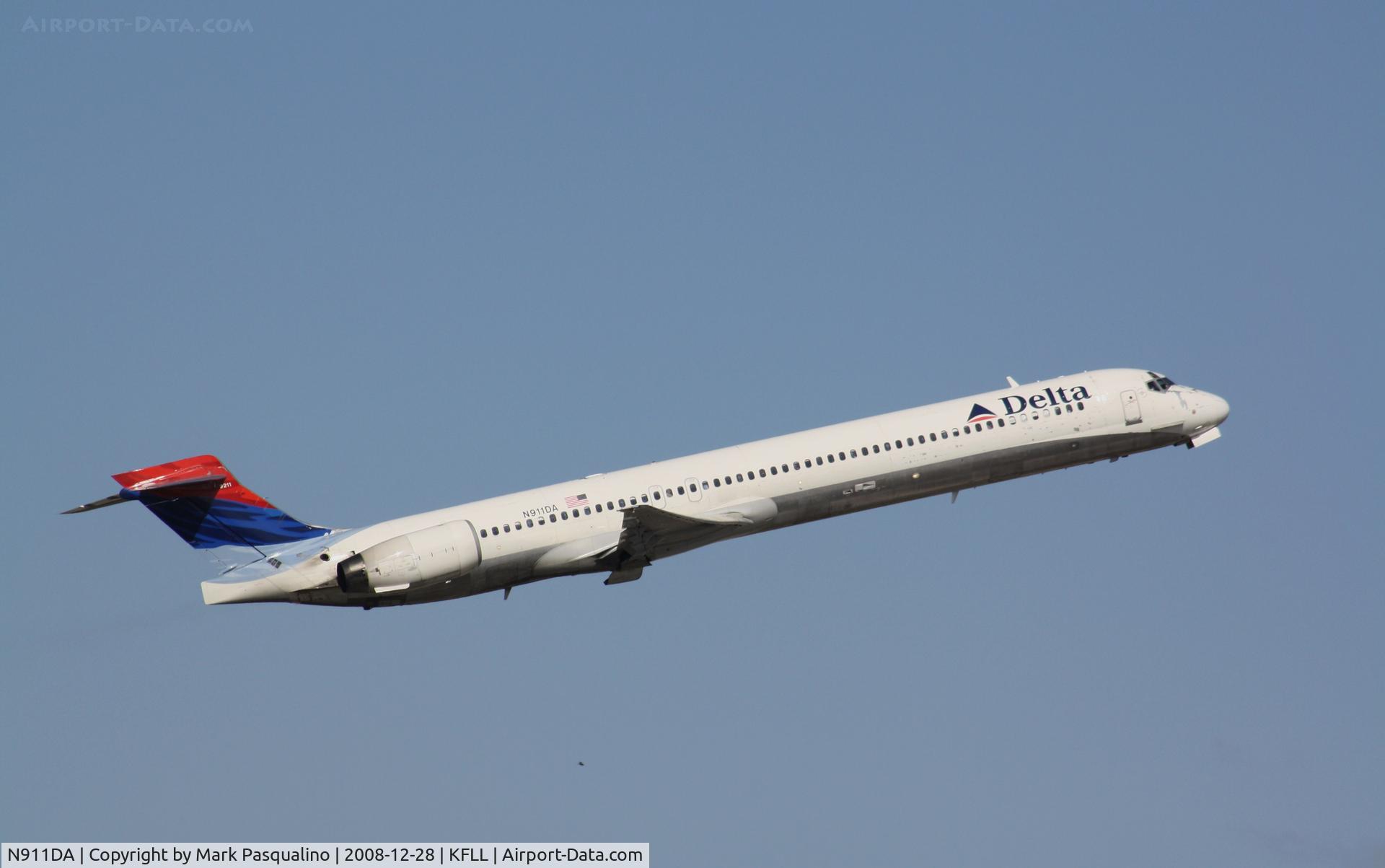 N911DA, 1995 McDonnell Douglas MD-90-30 C/N 53391, MD-90