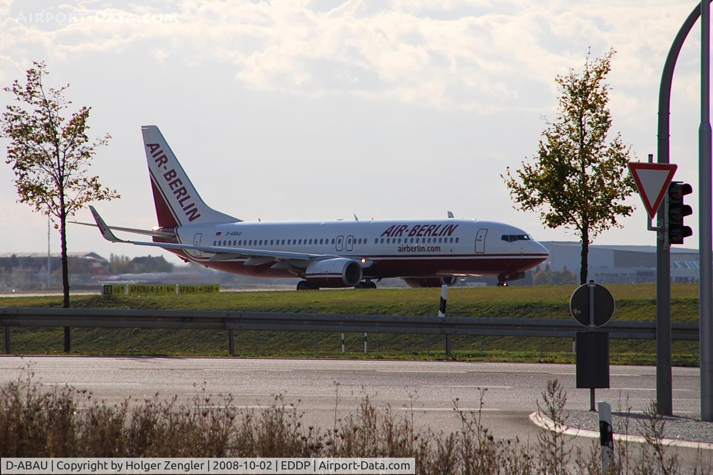D-ABAU, 1999 Boeing 737-86J C/N 29121, By the road....