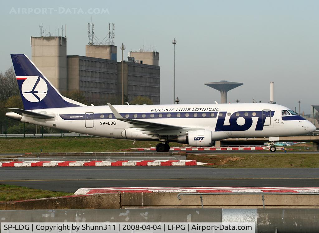 SP-LDG, 2005 Embraer 170ST (ERJ-170-100ST) C/N 17000065, Rolling on parallels runways