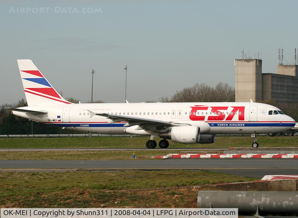 OK-MEI, 2007 Airbus A320-214 C/N 3060, Passing on parallels runways...
