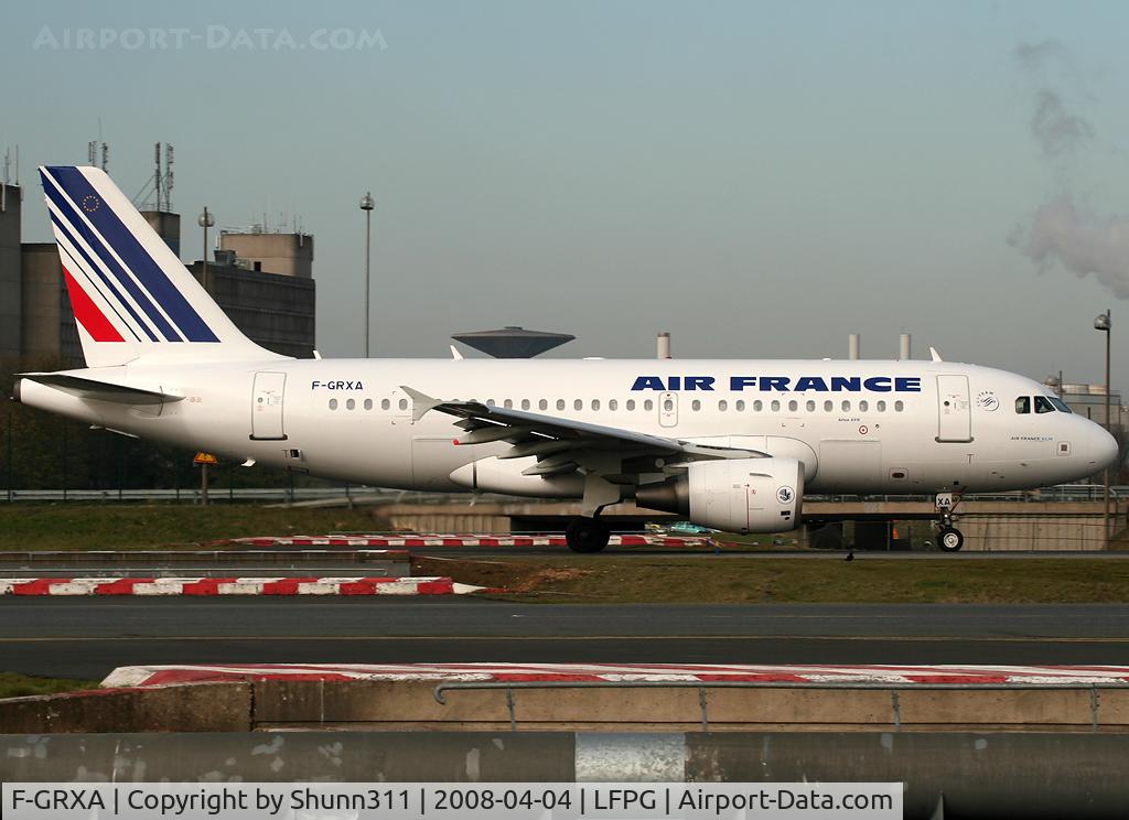 F-GRXA, 2001 Airbus A319-111 C/N 1640, Passing on parallels runways...