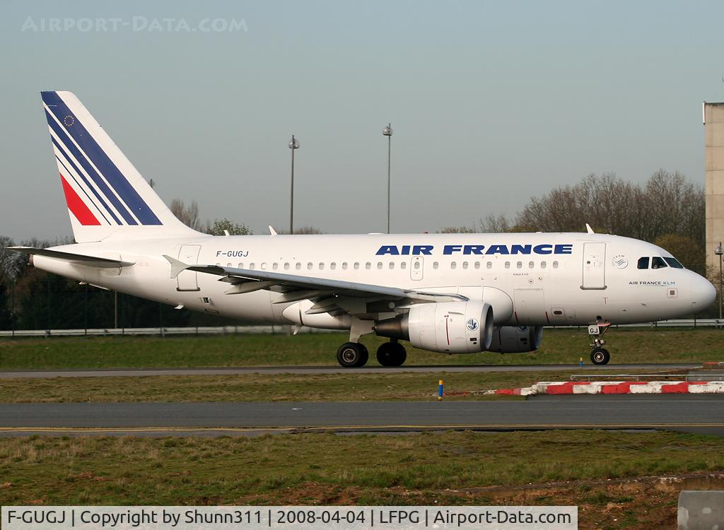 F-GUGJ, 2005 Airbus A318-111 C/N 2582, Passing on parallels runways...
