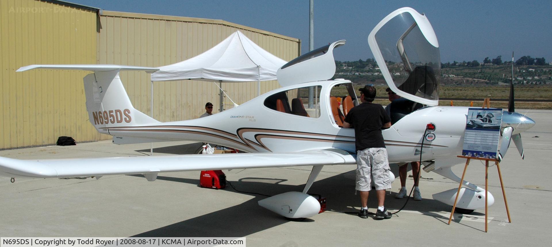 N695DS, 2007 Diamond DA-40 Diamond Star C/N 40.865, Camarillo Airshow 2008