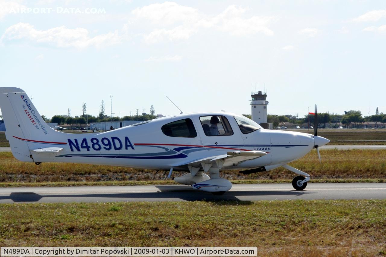 N489DA, 2007 Cirrus SR20 C/N 1835, Taxiing for takeoff.