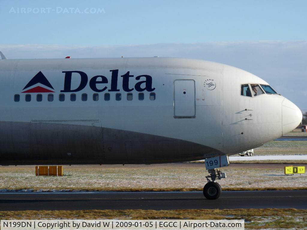 N199DN, 1998 Boeing 767-332/ER C/N 28456, Taxing out on a snowy morning