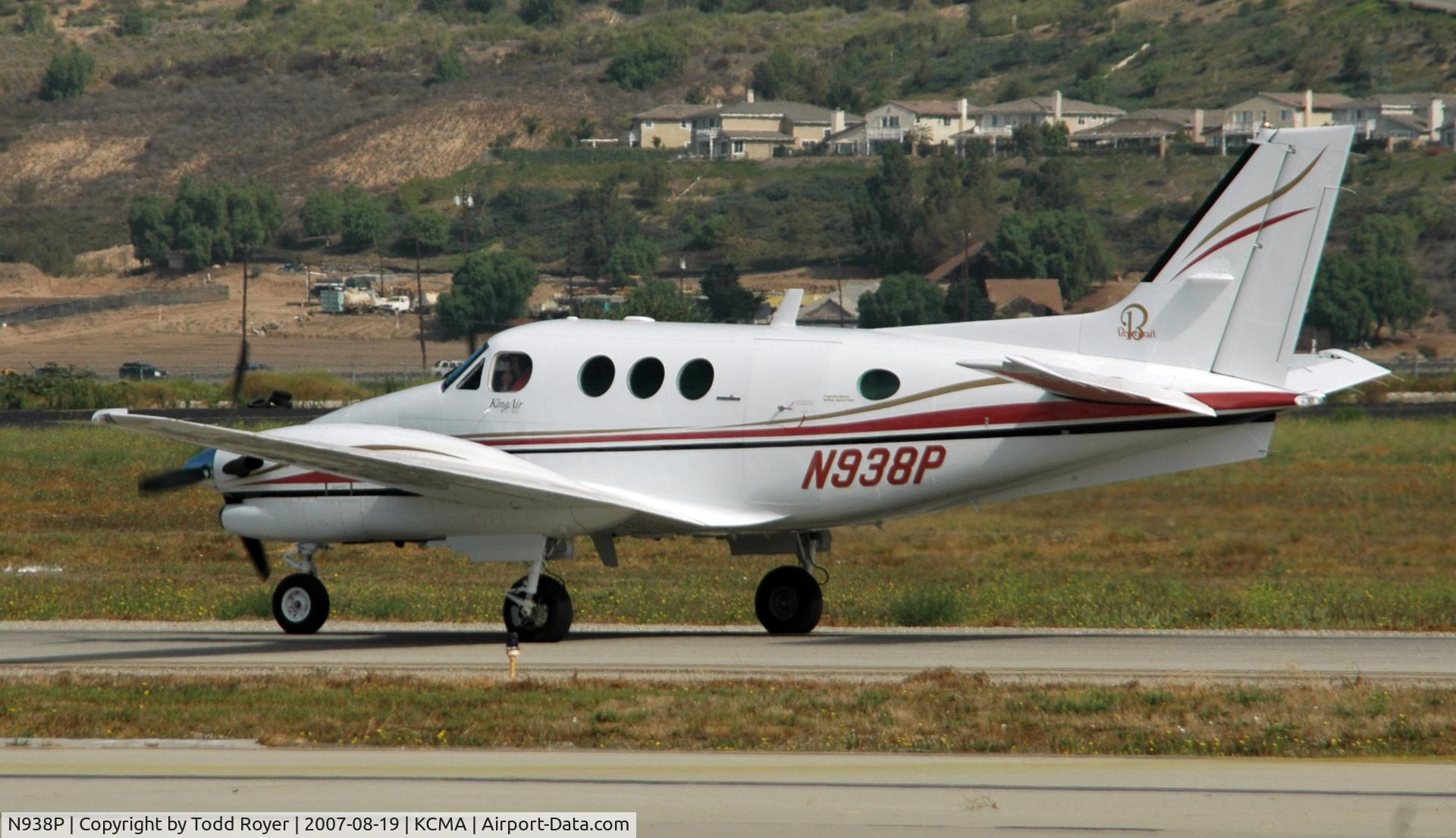 N938P, 1990 Beech C90A King Air C/N LJ-1250, Camarillo airshow 2007