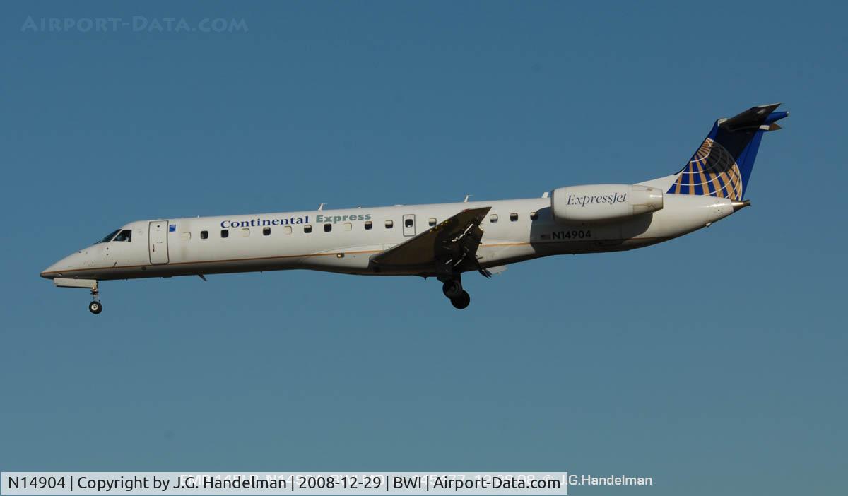 N14904, 2001 Embraer ERJ-145LR (EMB-145LR) C/N 145477, on final  at BWI