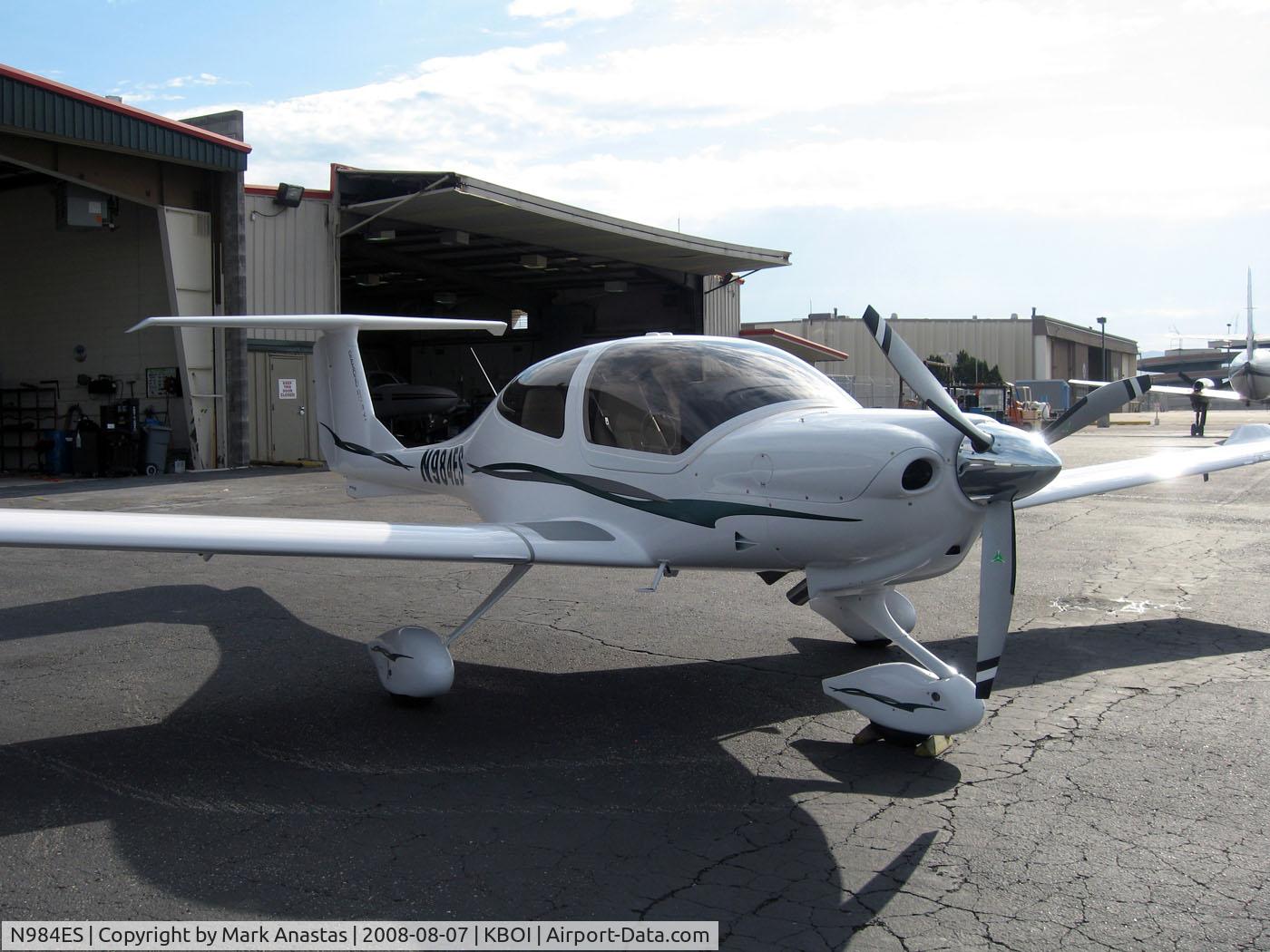 N984ES, 2007 Diamond DA-40 Diamond Star C/N 40.827, N984ES at Boise