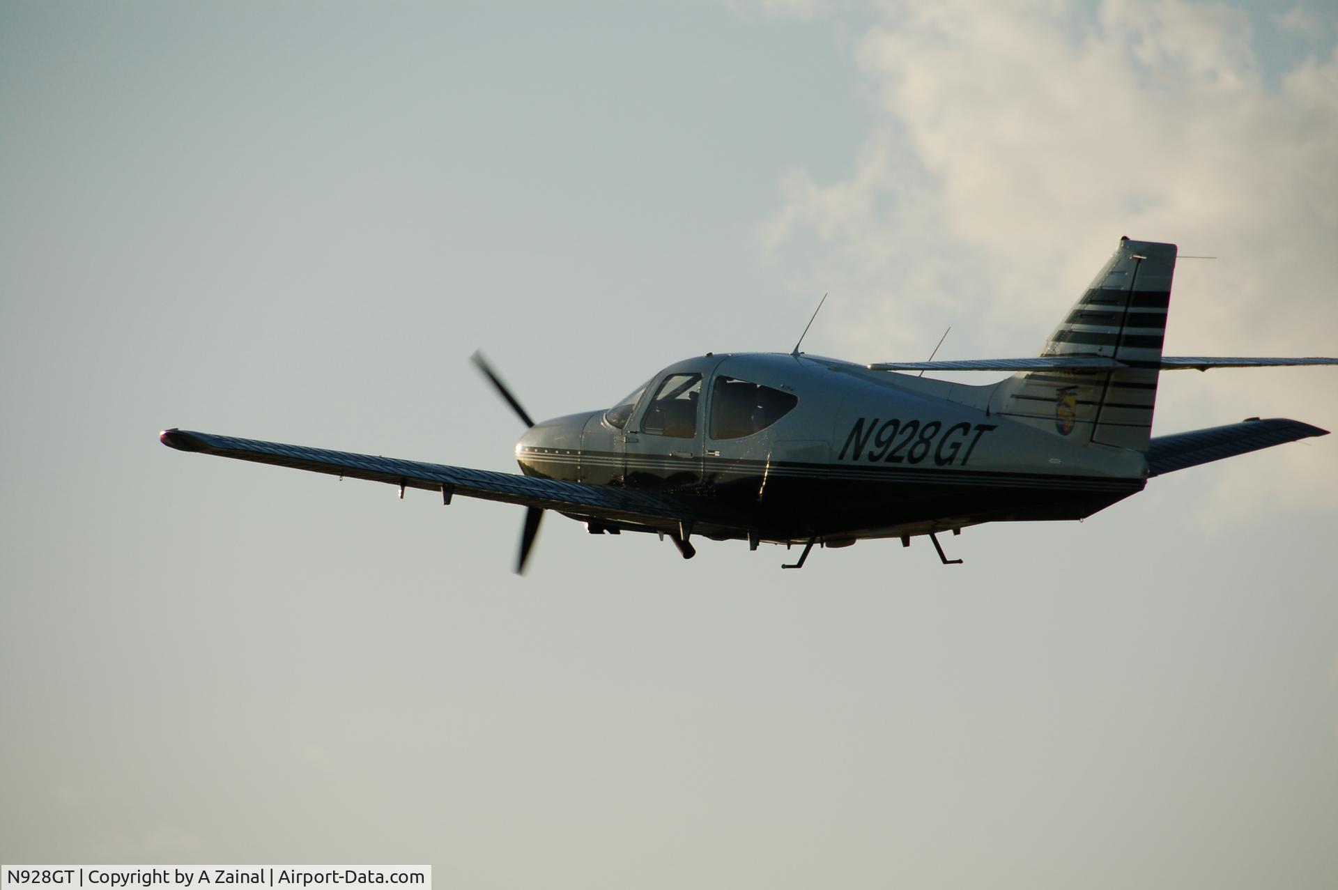 N928GT, 1993 Rockwell Commander 114B C/N 14587, Taking off at Rouen LFOP