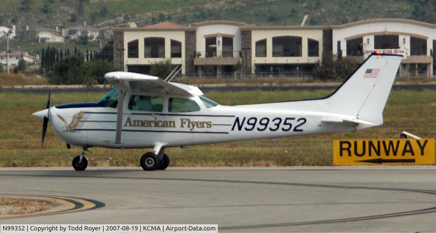 N99352, 1985 Cessna 172P C/N 17276438, Camarillo airshow 2007