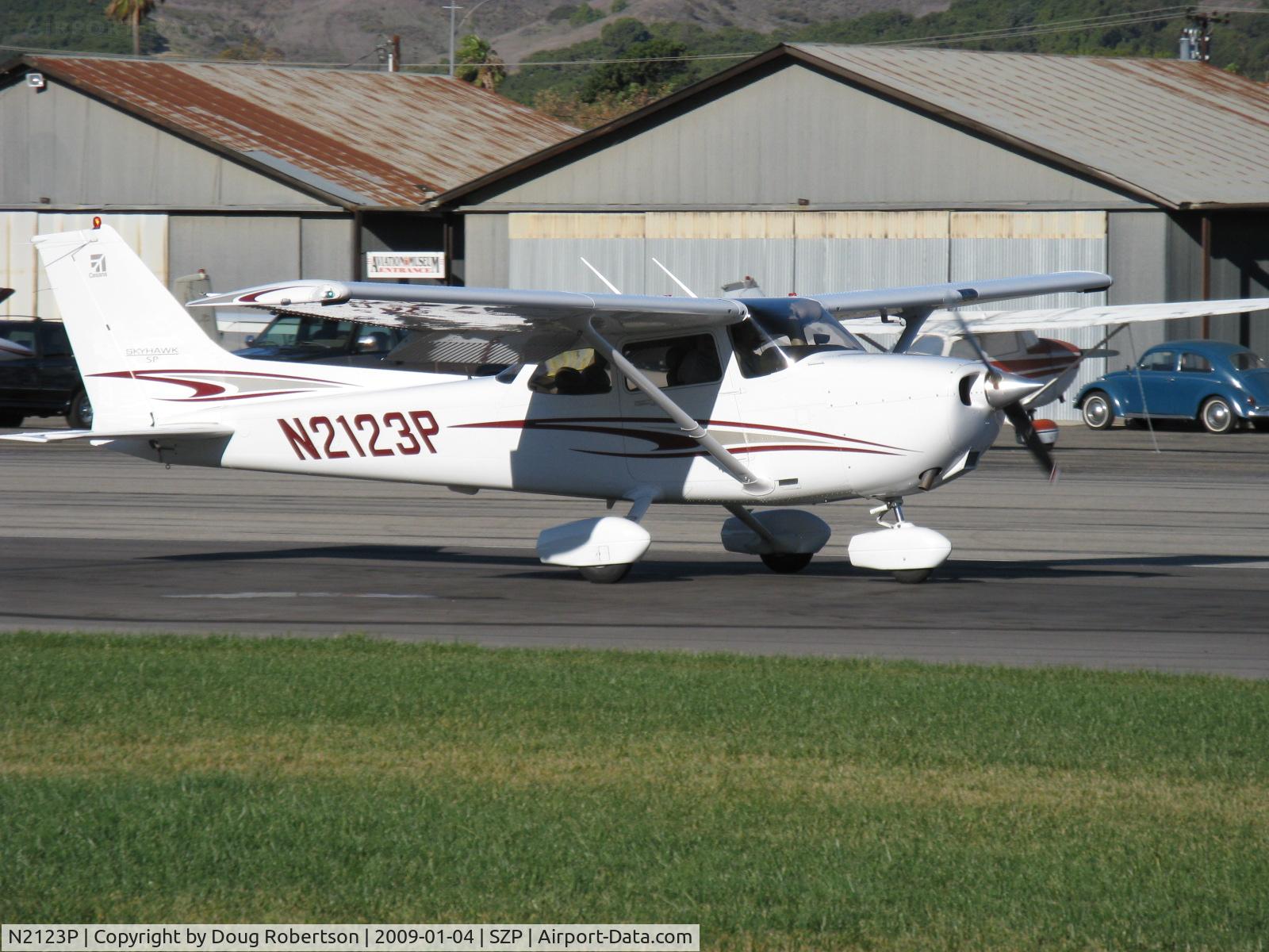 N2123P, 2005 Cessna 172S C/N 172S10000, 2005 Cessna 172S SKYHAWK SP II, Lycoming IO-360-L2A 180 Hp, landing roll Rwy 04