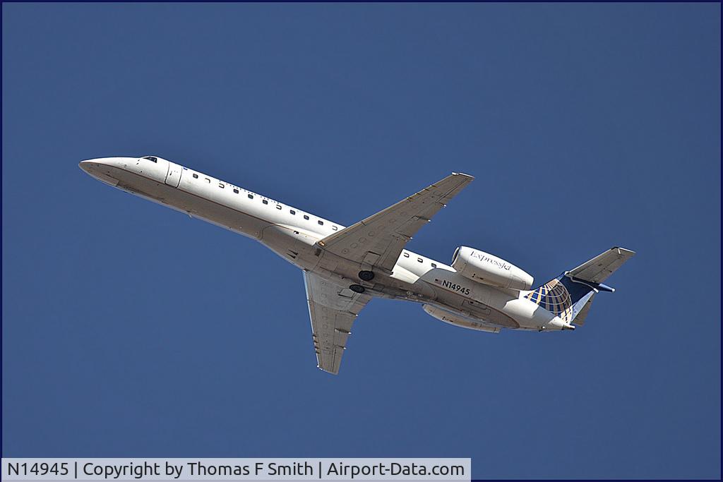 N14945, 1998 Embraer EMB-145EP (ERJ-145EP) C/N 145049, Continental Express (ExpressJet Airlines) leaving Will Rogers Airport (OKC) 12/29/2008