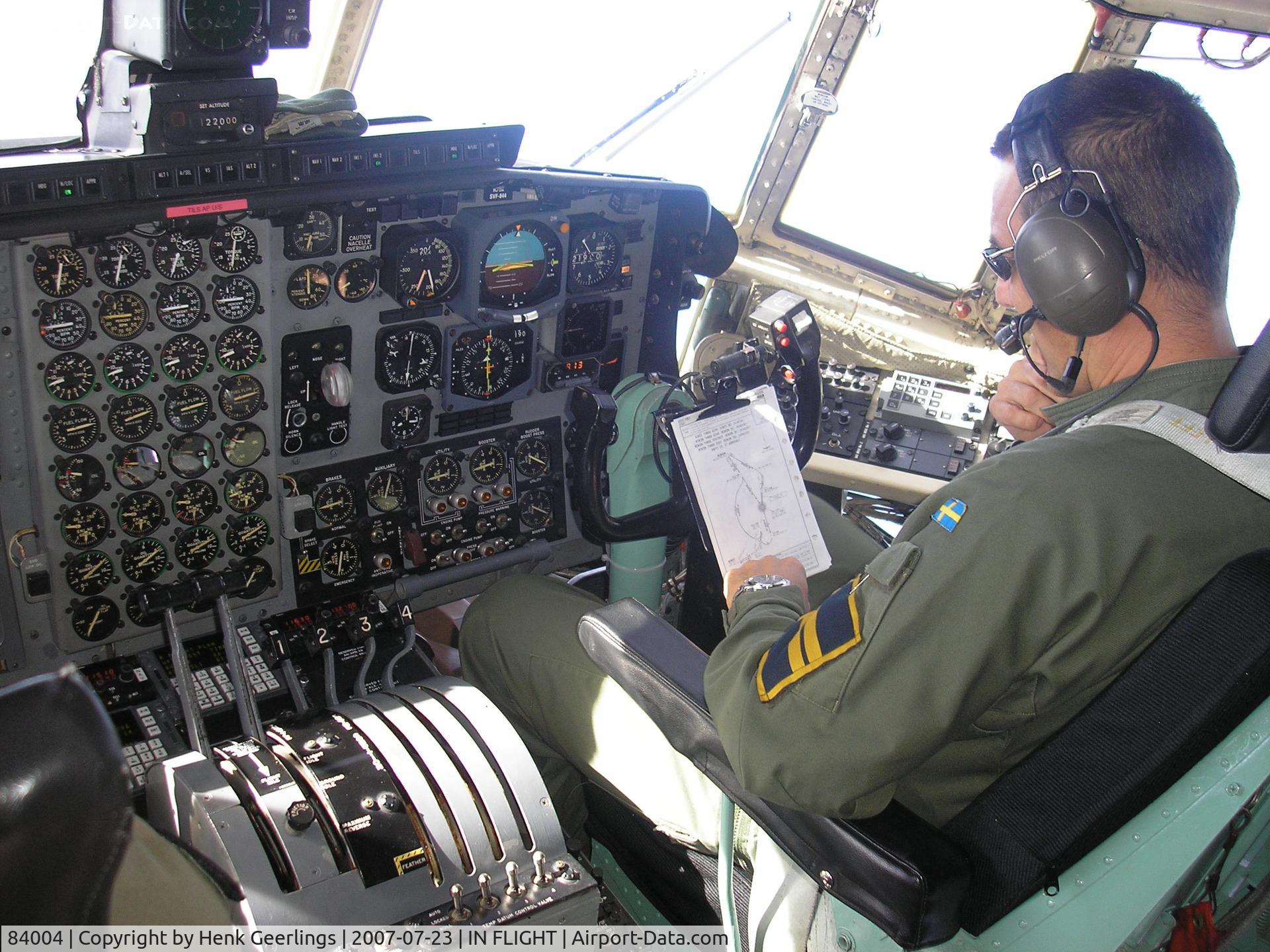 84004, Lockheed C-130H Hercules C/N 382-4881, Cockpit , en route