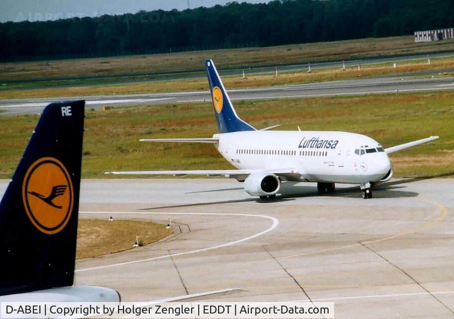 D-ABEI, 1991 Boeing 737-330 C/N 25359, Rush hour