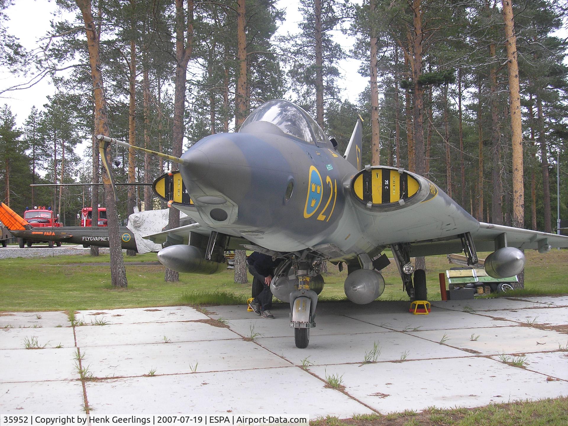 35952, Saab J-35F Draken C/N 35-952, Lulea AFB museum , SWAF