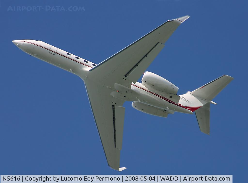 N5616, 2000 Gulfstream Aerospace G-V C/N 616, Bizjet