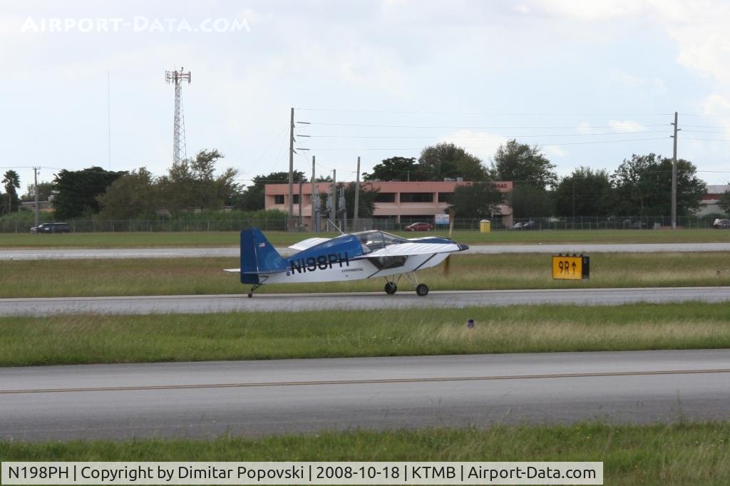 N198PH, Rans S-10 Sakota C/N 0490098, Taxiing to 9R for takeoff