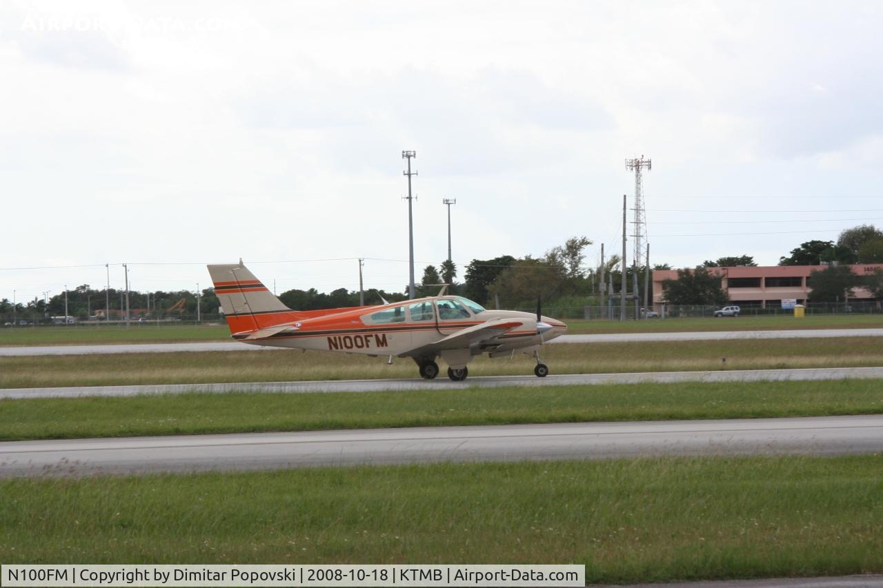 N100FM, 1969 Beech D55 Baron C/N TE-729, Taxiing to 9R for takeoff
