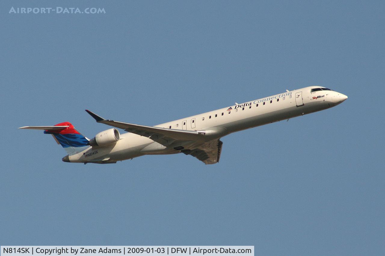 N814SK, 2006 Bombardier CRJ-900ER (CL-600-2D24) C/N 15100, Delta Connection CL600 departing DFW