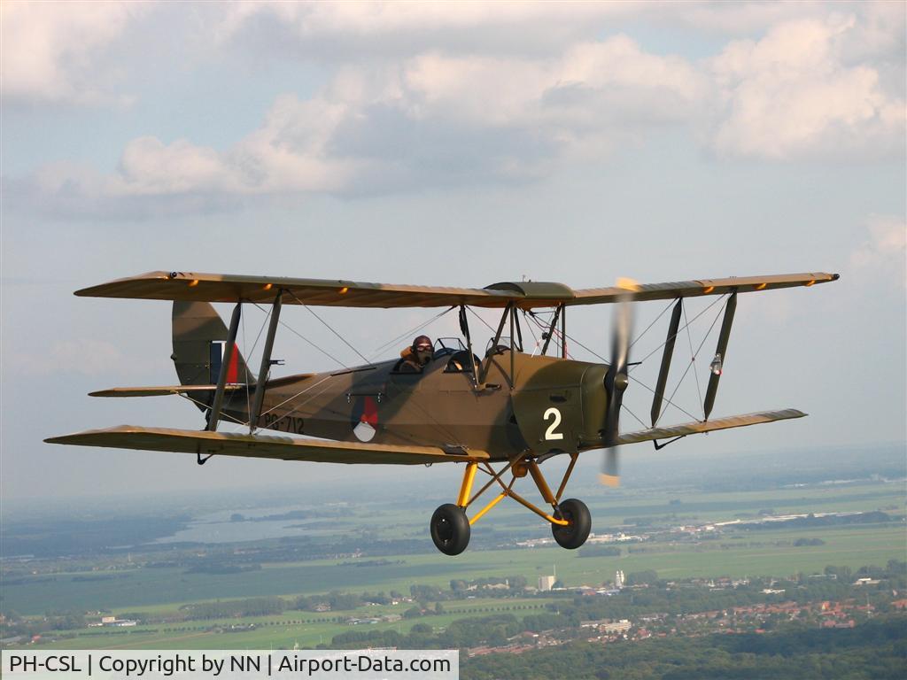 PH-CSL, De Havilland DH-82A Tiger Moth II C/N 86609, airborne overhead Hilversum