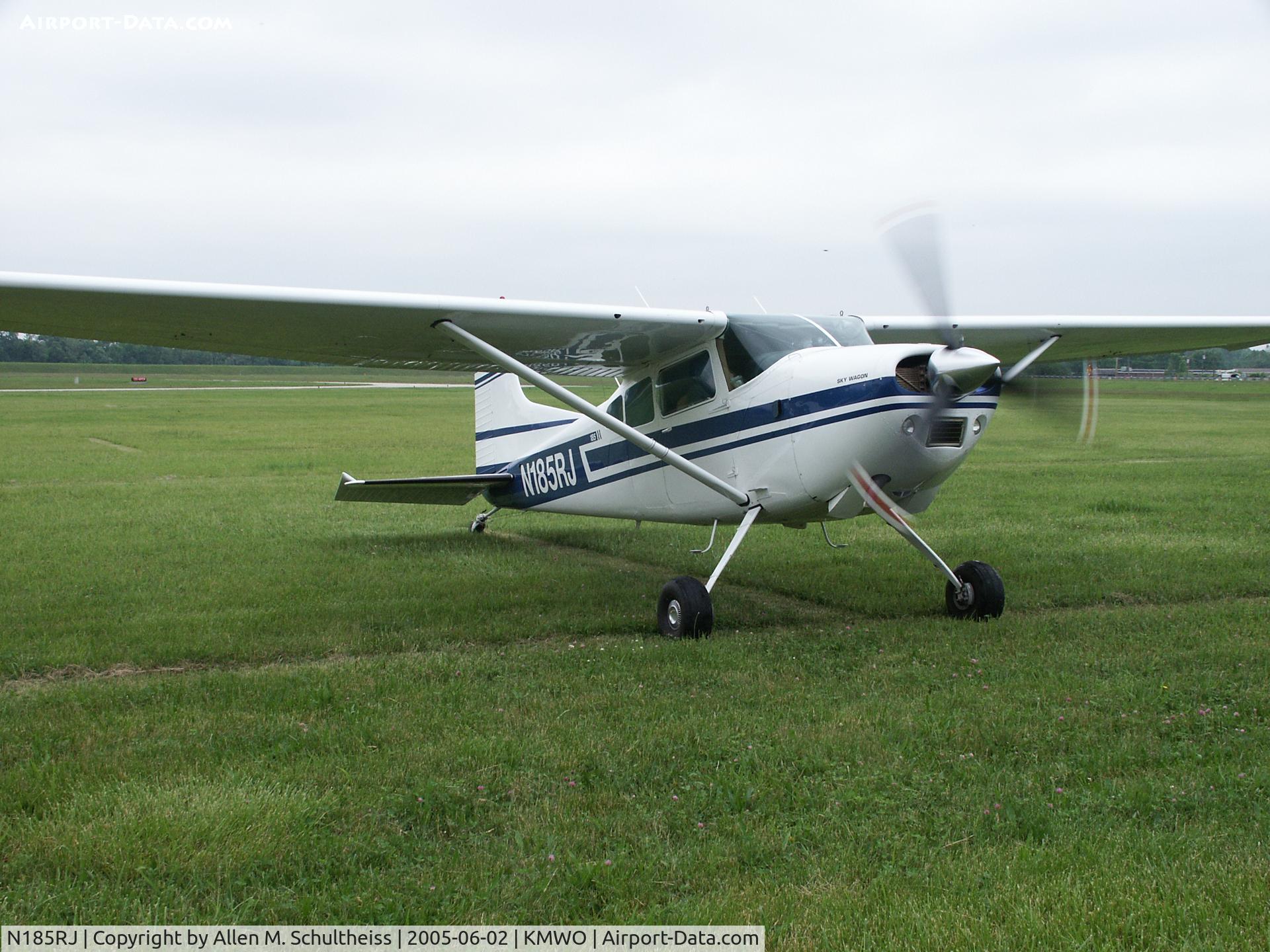 N185RJ, 1977 Cessna A185F Skywagon 185 C/N 18503336, Arriving 180 Club fly-in