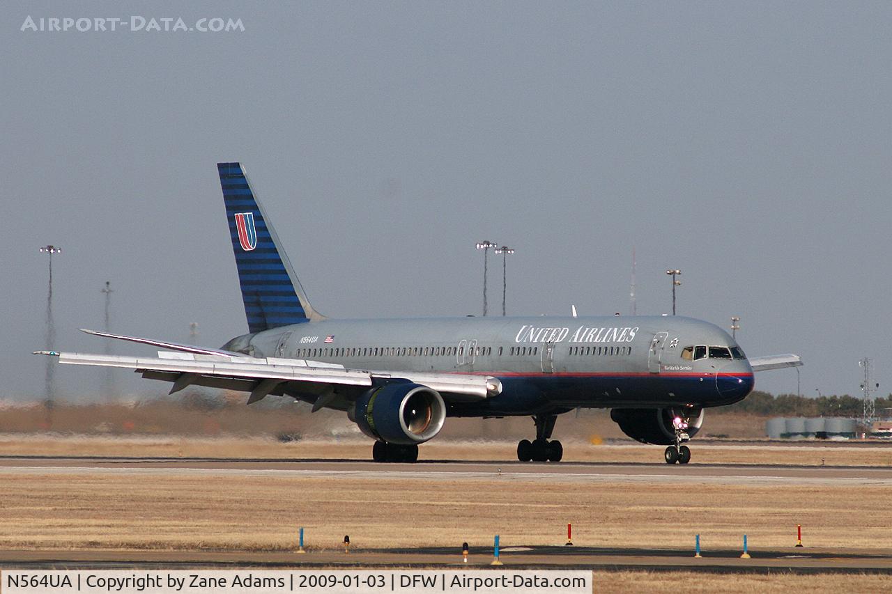 N564UA, 1992 Boeing 757-222 C/N 26666, United Airlines 757 landing at DFW