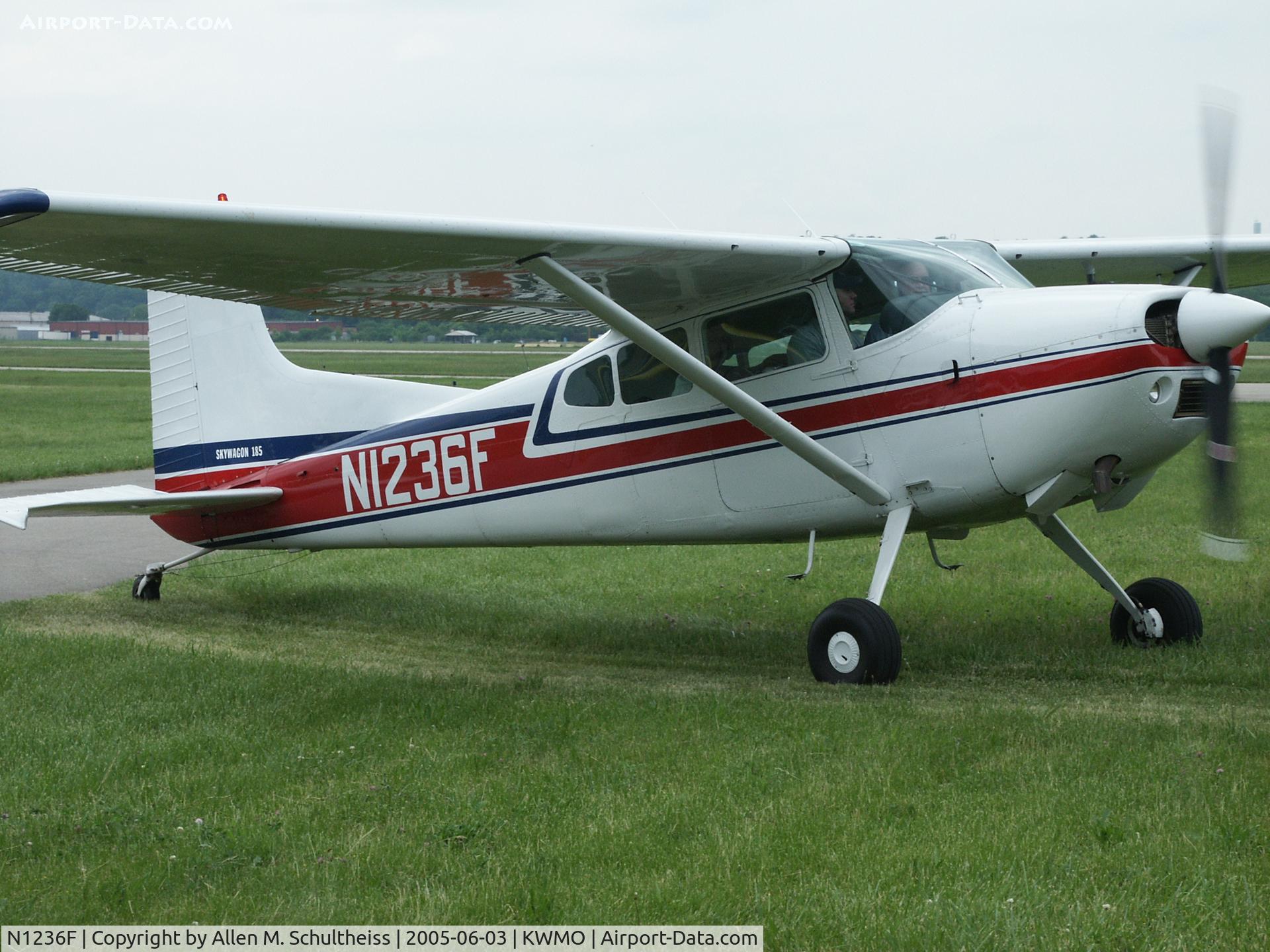 N1236F, 1975 Cessna A185F Skywagon 185 C/N 18502796, Arriving 180 Club fly-in