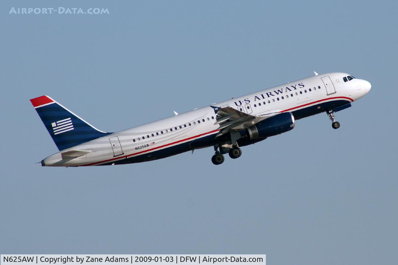 N625AW, 1989 Airbus A320-231 C/N 064, US Airways departing DFW