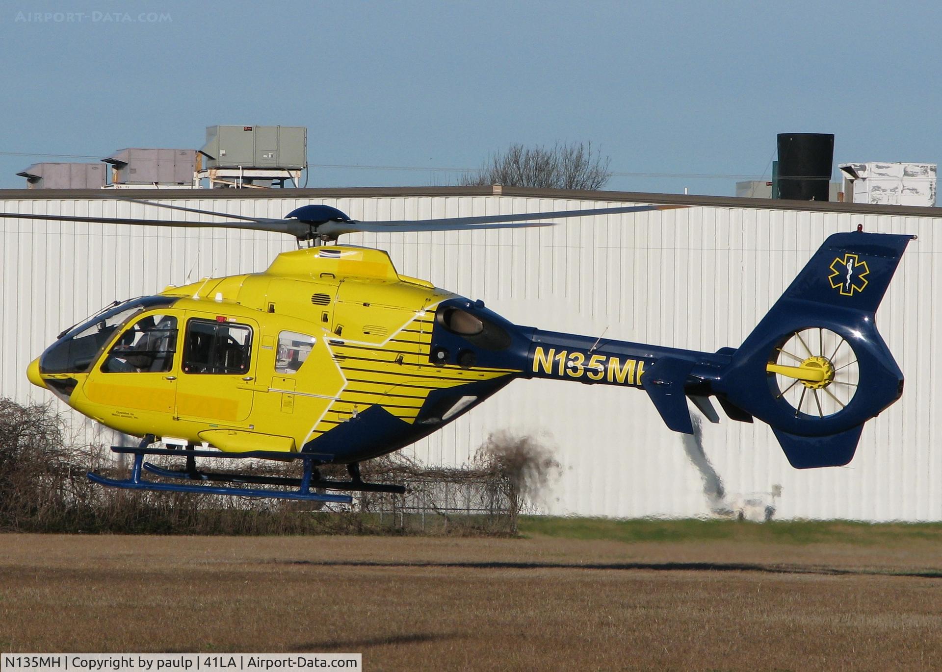 N135MH, 2000 Eurocopter EC-135T-1 C/N 0131, Taking off from Metro Aviation near the Downtown Shreveport airport.