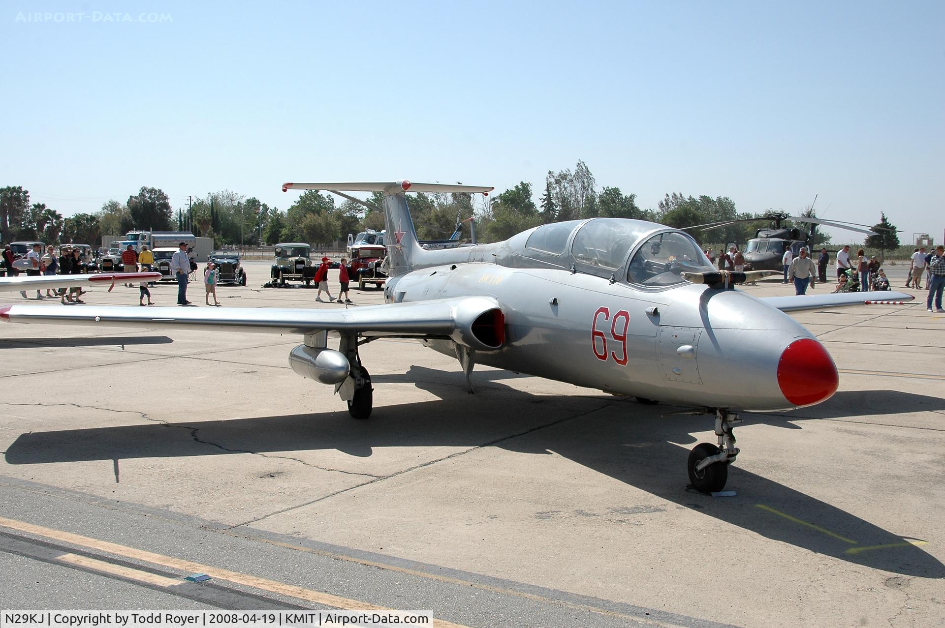 N29KJ, 1964 Aero L-29 Delfin C/N 491174, Shafter Airshow 2008