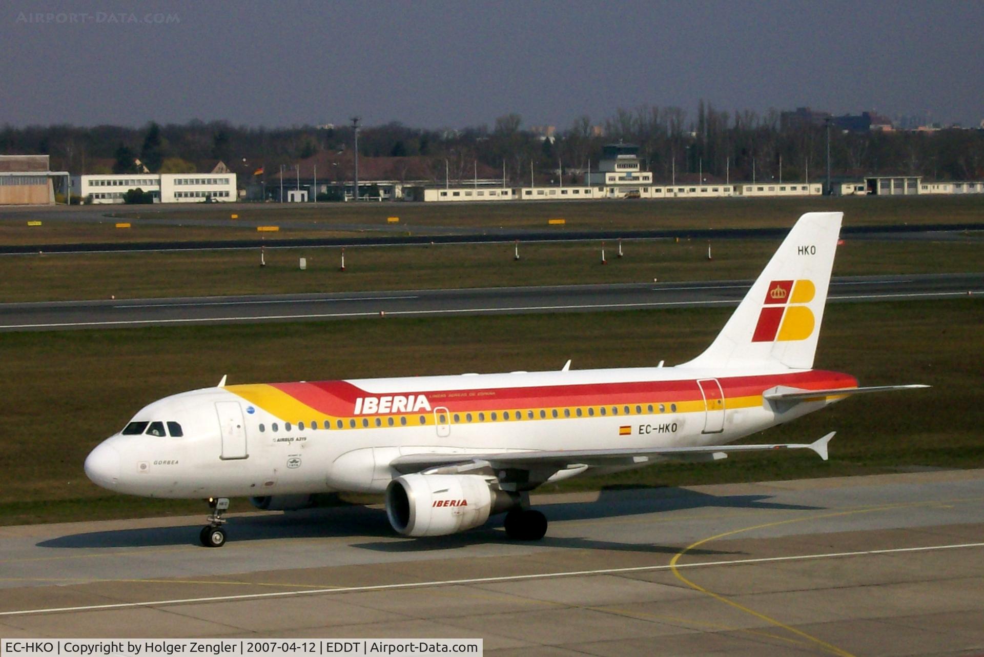 EC-HKO, 2000 Airbus A319-111 C/N 1362, Bienvenido en Berlin!