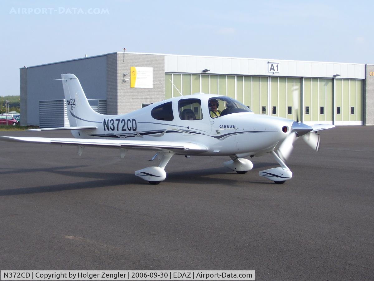 N372CD, 2005 Cirrus SR22 C/N 1460, www.edaz.de (Schoenhagen airfield)
