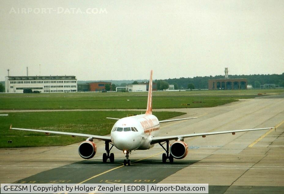 G-EZSM, 2003 Airbus A319-111 C/N 2062, Just landed at SXF